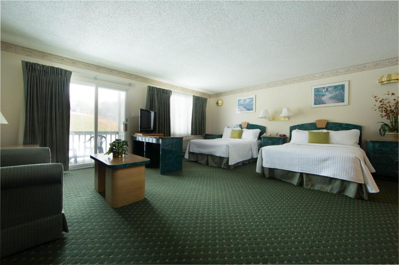Two Double Bed Balcony,932774104:JPEG